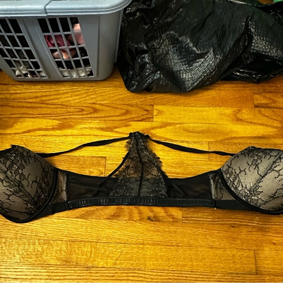 COPY - Women’s Victoria Secrets Bombshell front close lace push up black bra 36d - Picture 5 of 6